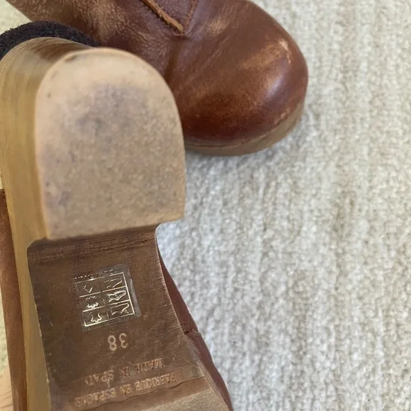 Brown Leather Women's Clogs - Picture 8 of 8